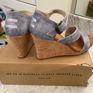 Toms wedge sandal - size 6